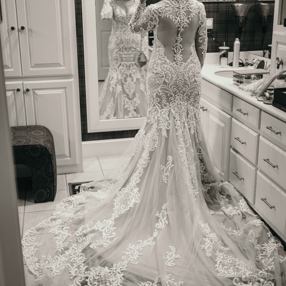Sottero and Midgley Wedding Gown Size 8 in Ivory Over Nude - Picture 3 of 12